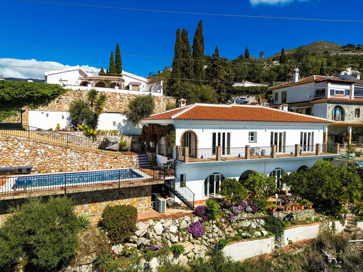 5 soveværelse Villa til salg i Competa med swimmingpool garage - € 575.000 (Ref: 9673801)