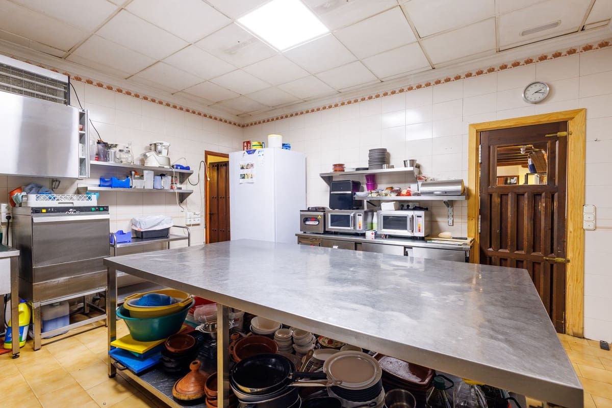 9 bedroom Hotel for sale in Villanueva de Tapia - € 749,000 (Ref: 9676278)