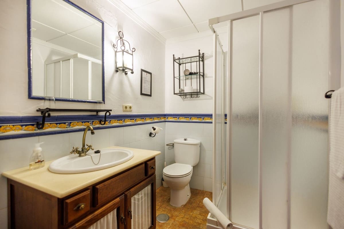 9 bedroom Hotel for sale in Villanueva de Tapia - € 749,000 (Ref: 9676278)