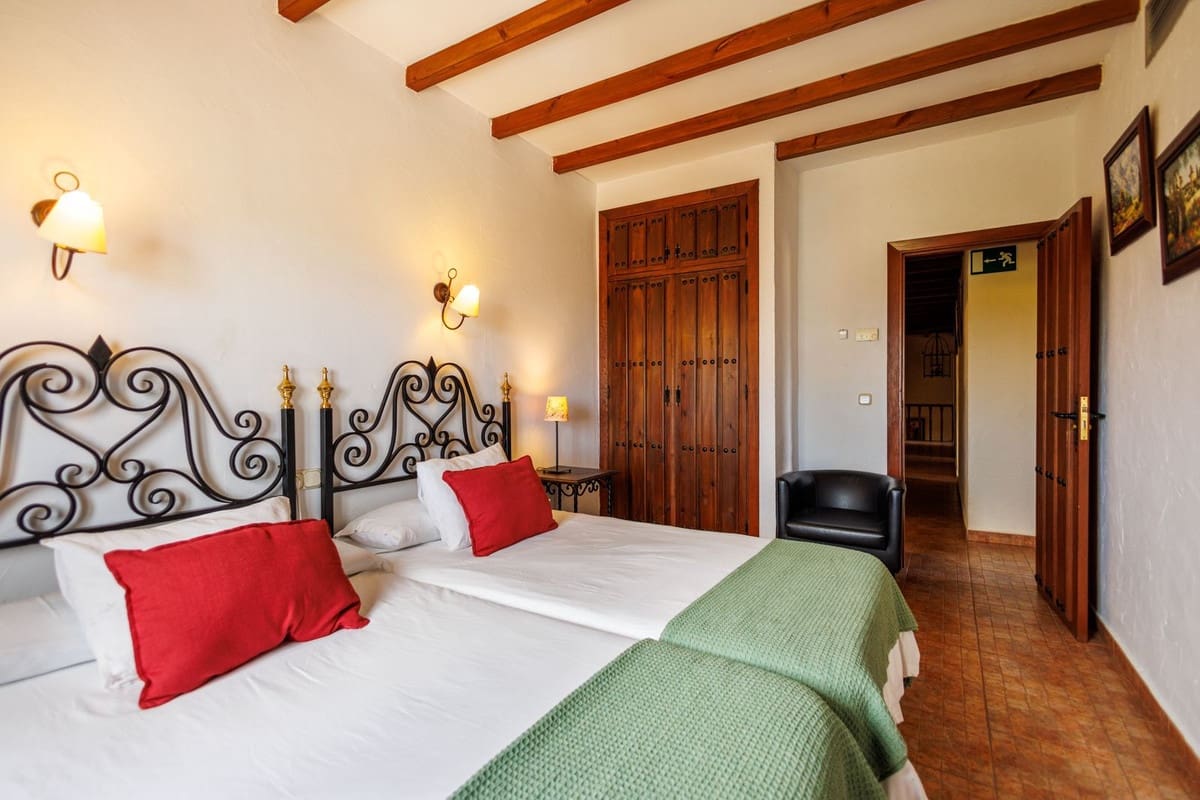 9 bedroom Hotel for sale in Villanueva de Tapia - € 749,000 (Ref: 9676278)