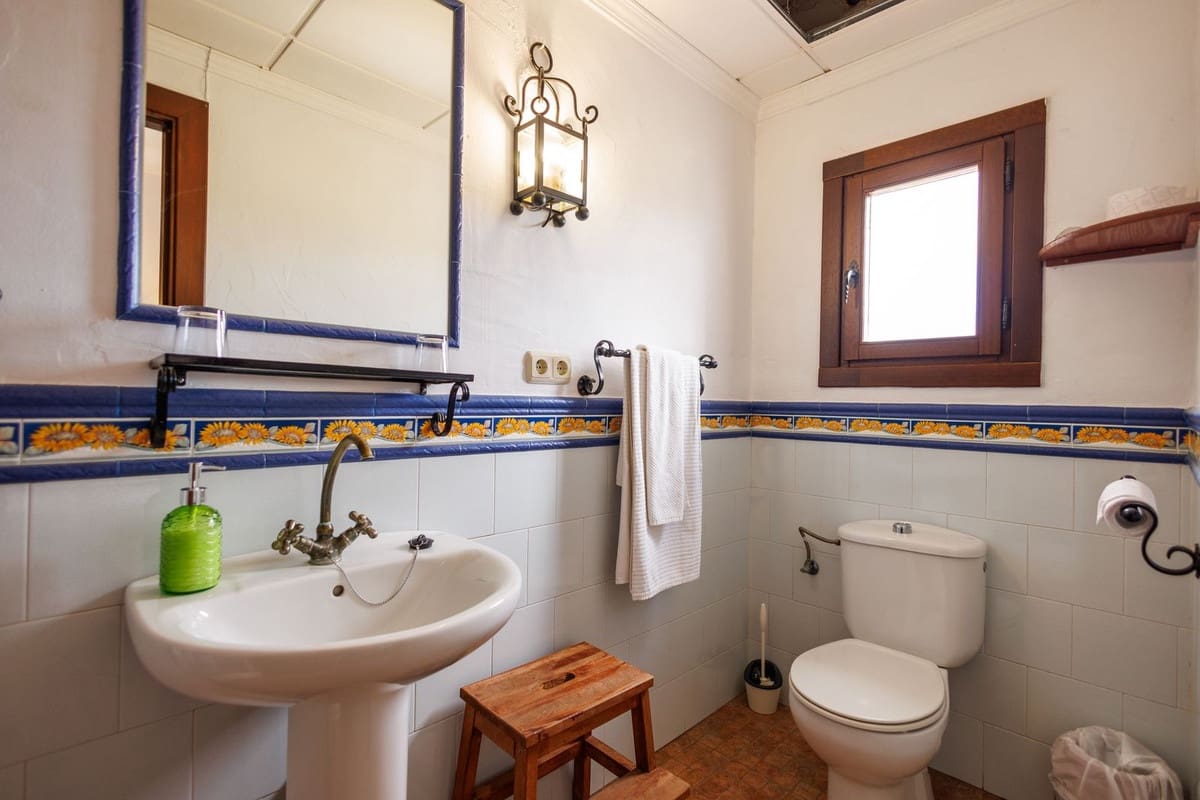 9 bedroom Hotel for sale in Villanueva de Tapia - € 749,000 (Ref: 9676278)