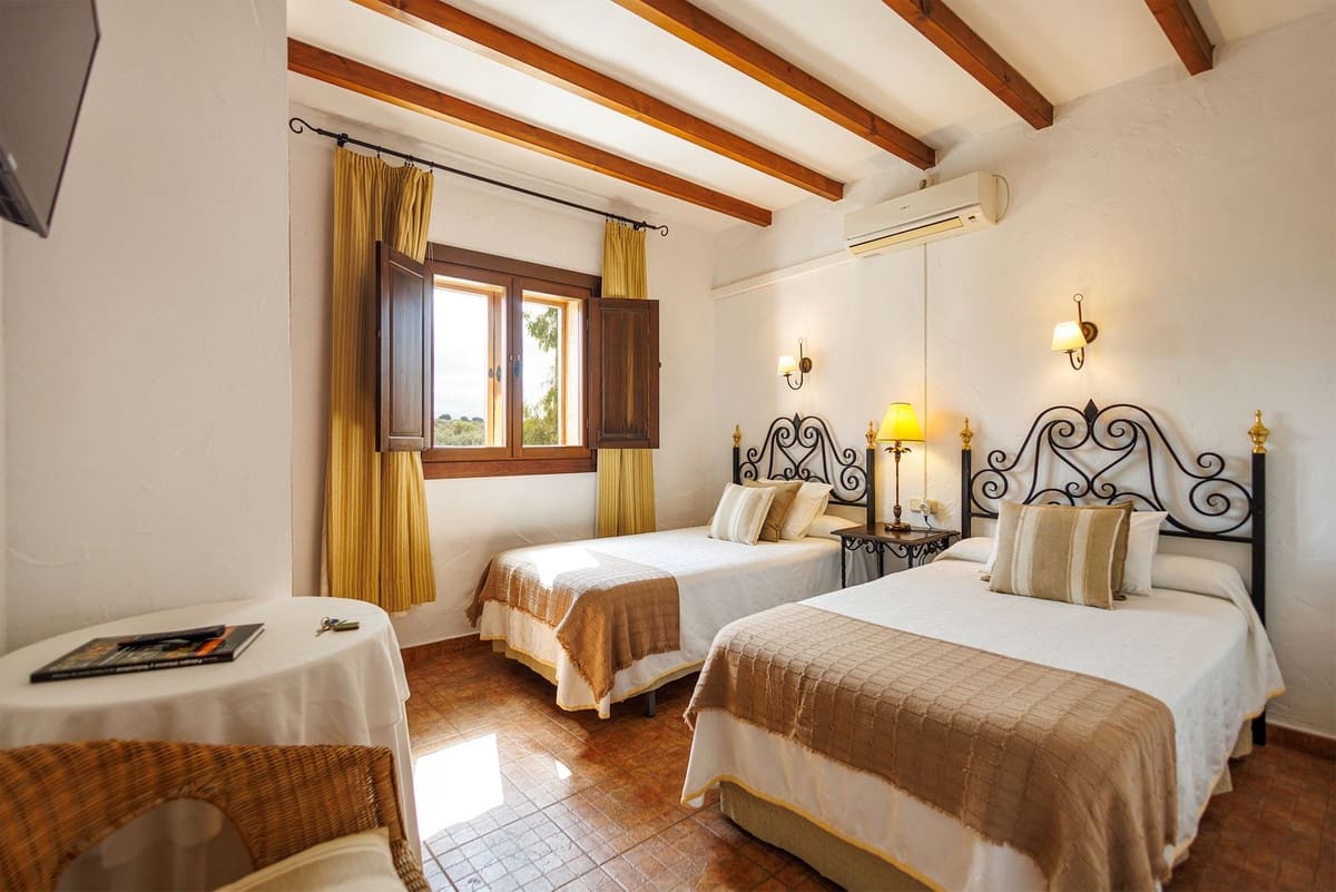 9 bedroom Hotel for sale in Villanueva de Tapia - € 749,000 (Ref: 9676278)