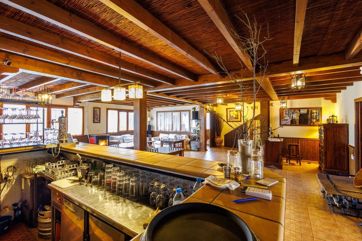 9 bedroom Hotel for sale in Villanueva de Tapia - € 749,000 (Ref: 9676278)