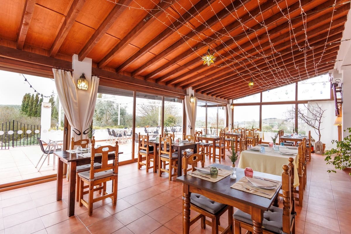 9 bedroom Hotel for sale in Villanueva de Tapia - € 749,000 (Ref: 9676278)