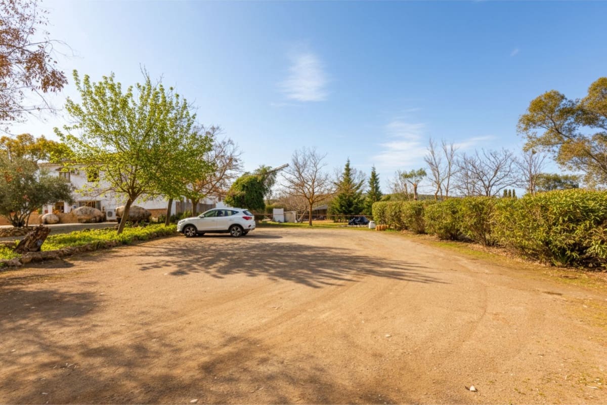 9 bedroom Hotel for sale in Villanueva de Tapia - € 749,000 (Ref: 9676278)