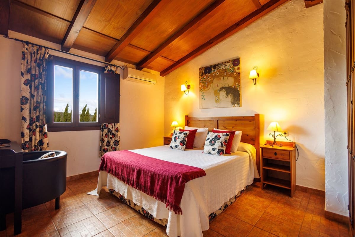 9 bedroom Hotel for sale in Villanueva de Tapia - € 749,000 (Ref: 9676278)