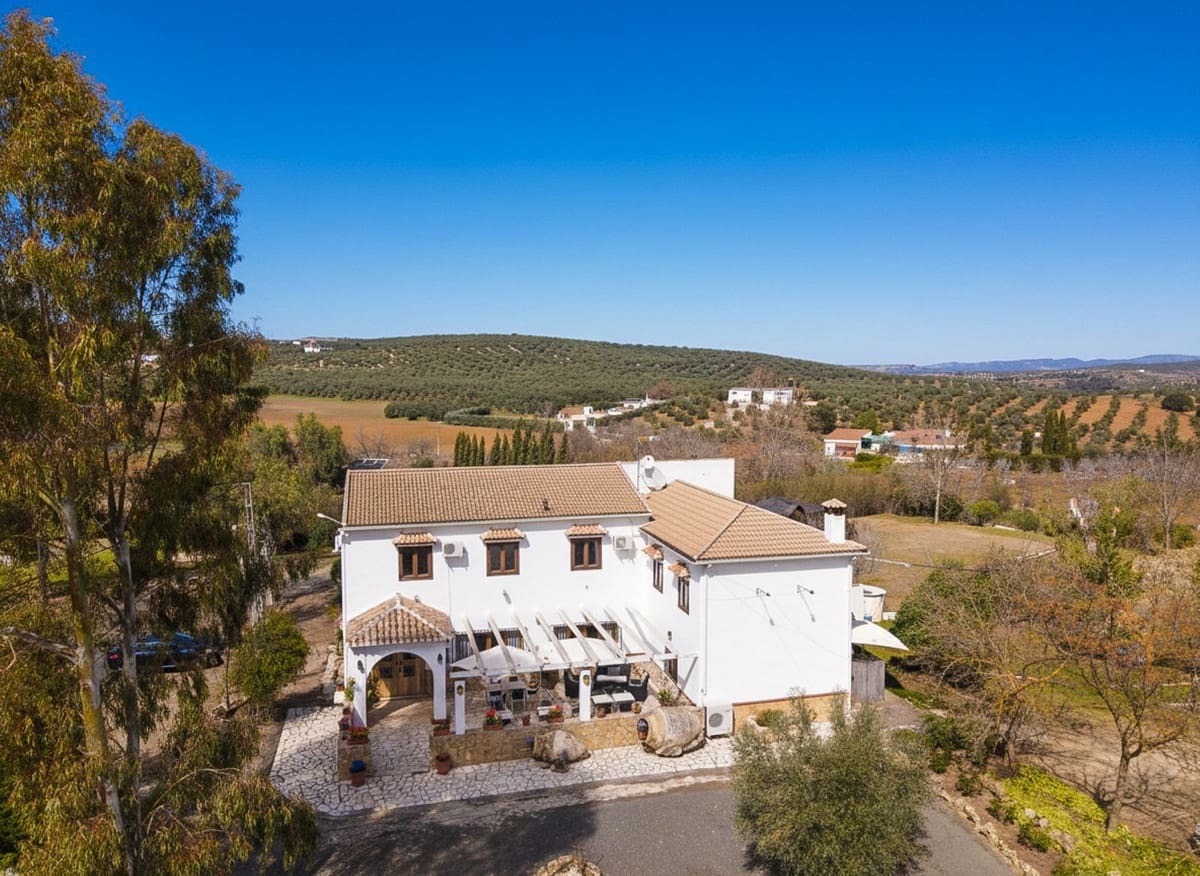 9 bedroom Hotel for sale in Villanueva de Tapia - € 749,000 (Ref: 9676278)