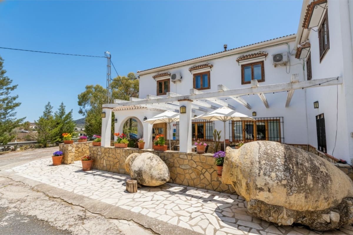 Hotel de 9 habitaciones en Villanueva de Tapia en venta - 749.000 € (Ref: 9676278)