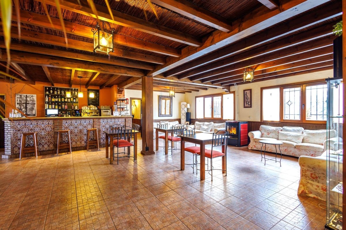 Hotel de 9 habitaciones en Villanueva de Tapia en venta - 749.000 € (Ref: 9676278)