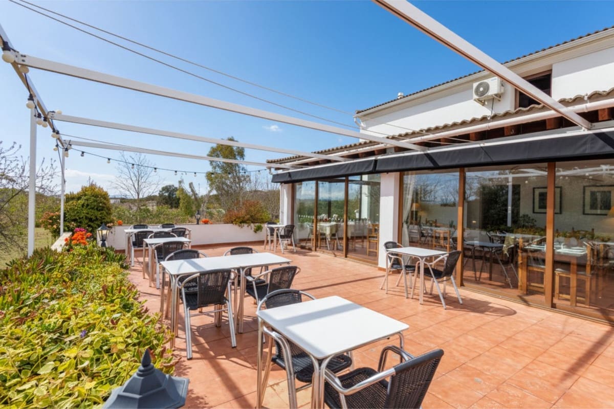 Hotel de 9 habitaciones en Villanueva de Tapia en venta - 749.000 € (Ref: 9676278)