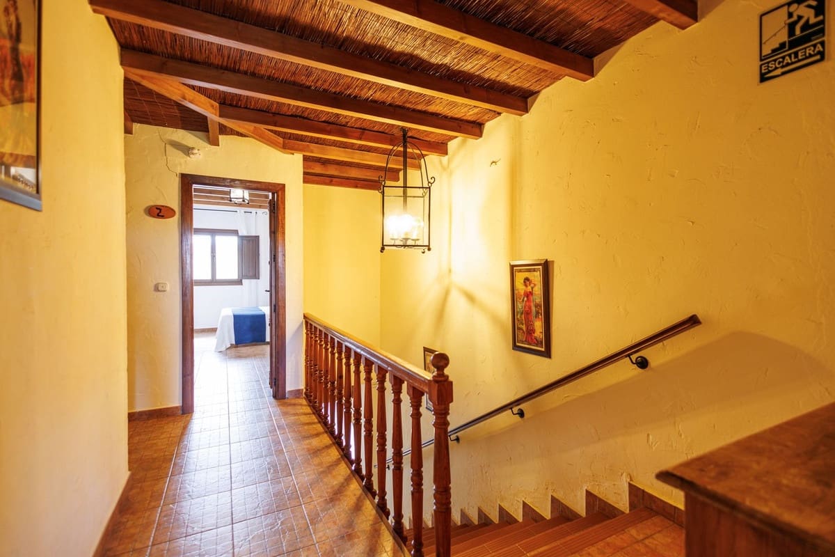 Hotel de 9 habitaciones en Villanueva de Tapia en venta - 749.000 € (Ref: 9676278)