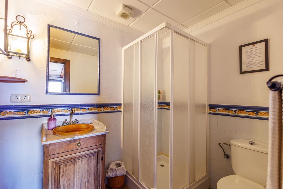 Hotel de 9 habitaciones en Villanueva de Tapia en venta - 749.000 € (Ref: 9676278)