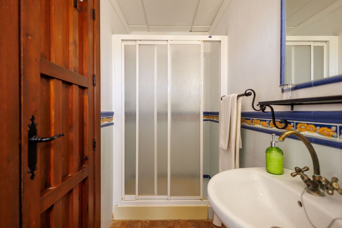 Hotel de 9 habitaciones en Villanueva de Tapia en venta - 749.000 € (Ref: 9676278)