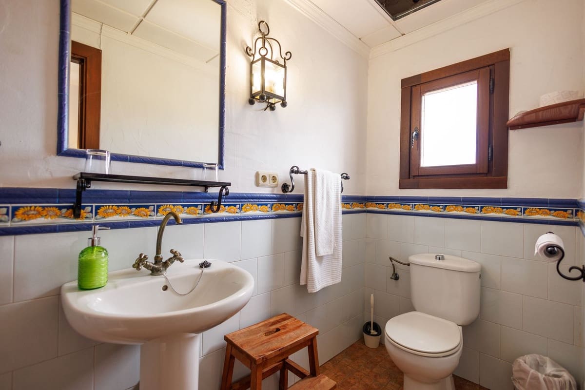 Hotel de 9 habitaciones en Villanueva de Tapia en venta - 749.000 € (Ref: 9676278)