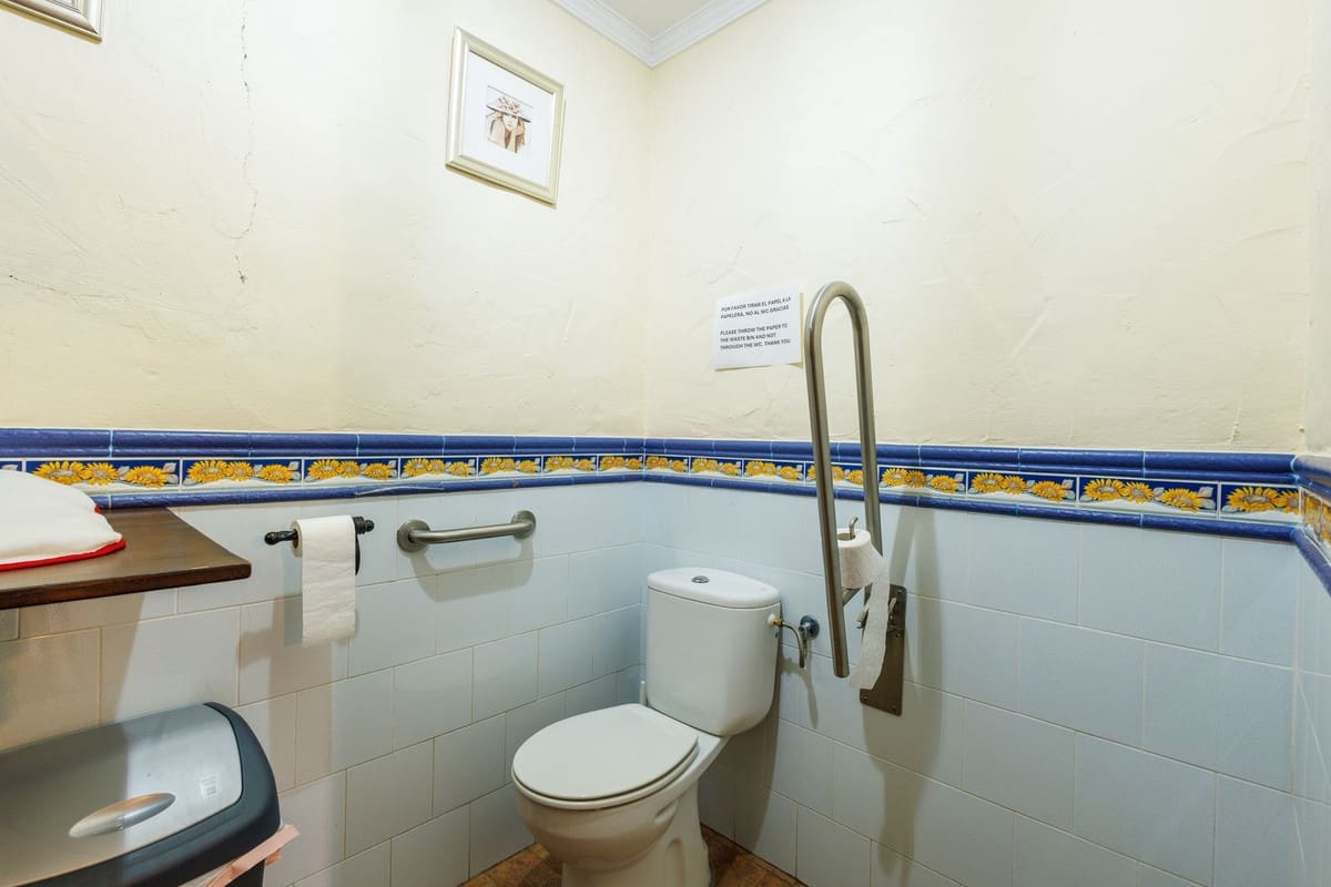 Hotel de 9 habitaciones en Villanueva de Tapia en venta - 749.000 € (Ref: 9676278)