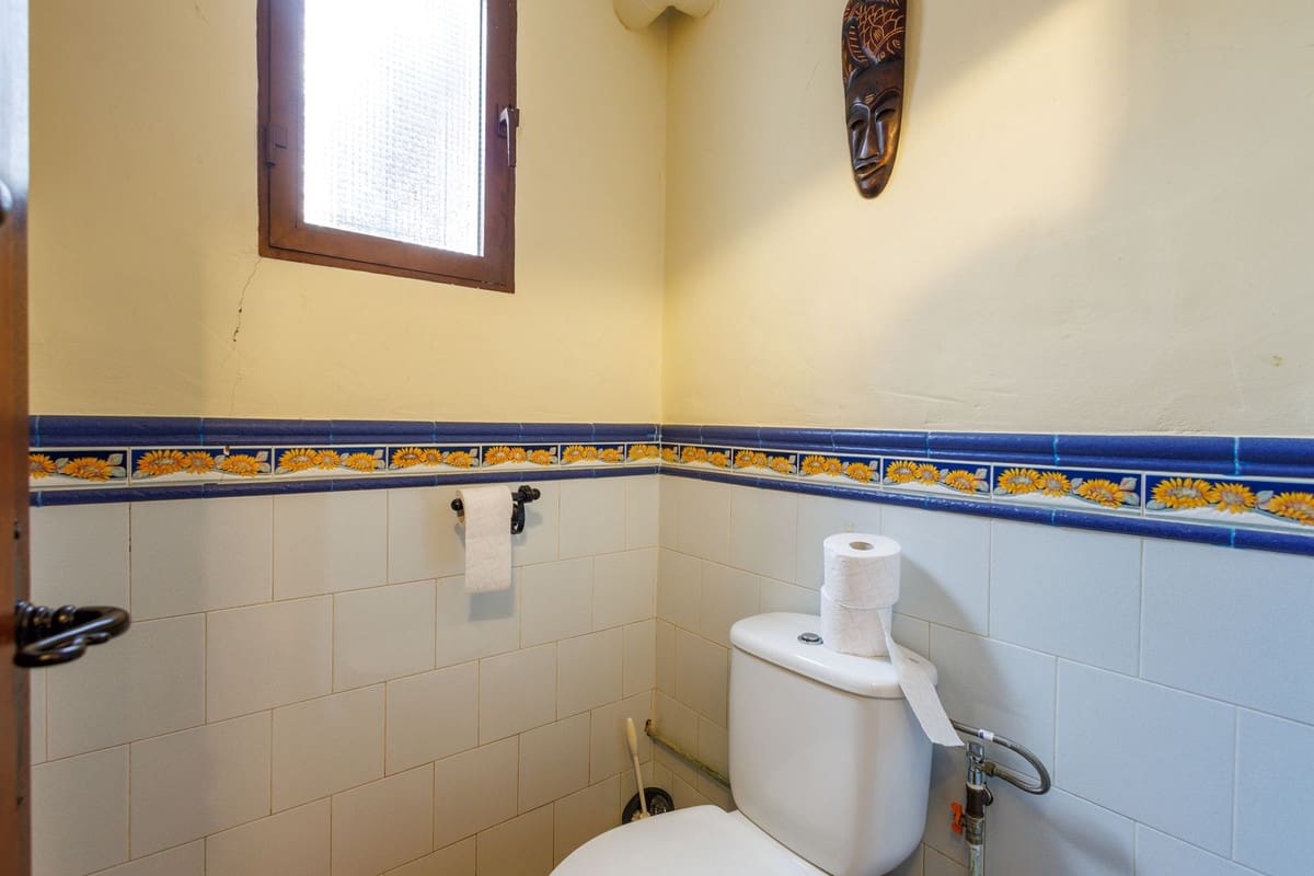 Hotel de 9 habitaciones en Villanueva de Tapia en venta - 749.000 € (Ref: 9676278)