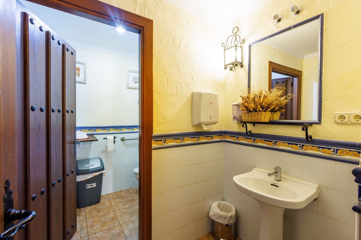 9 makuuhuone Hotelli myytävänä paikassa Villanueva de Tapia - 749 000 € (Ref: 9676278)