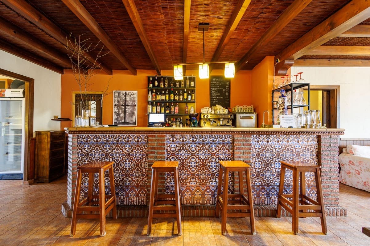 9 makuuhuone Hotelli myytävänä paikassa Villanueva de Tapia - 749 000 € (Ref: 9676278)