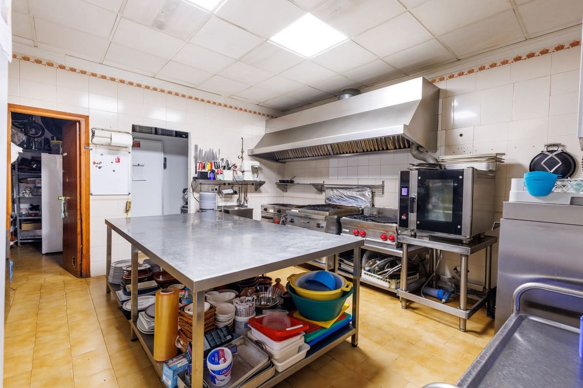 9 makuuhuone Hotelli myytävänä paikassa Villanueva de Tapia - 749 000 € (Ref: 9676278)