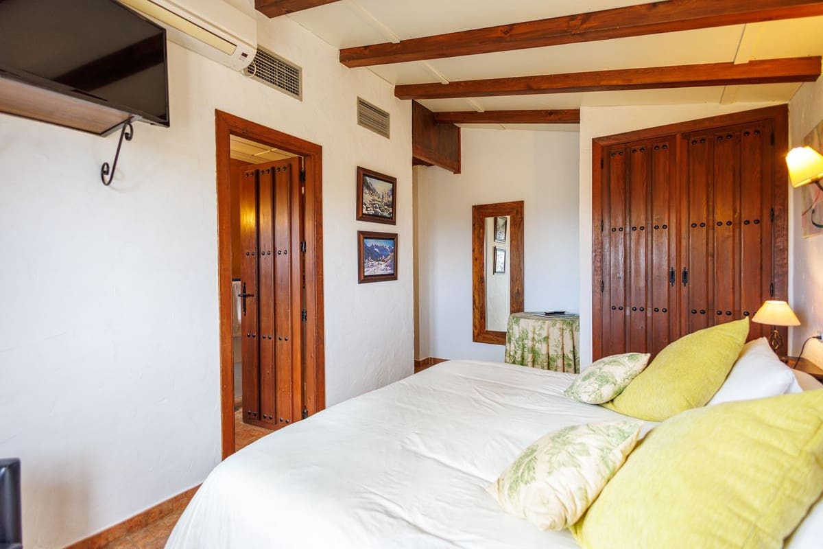 9 makuuhuone Hotelli myytävänä paikassa Villanueva de Tapia - 749 000 € (Ref: 9676278)