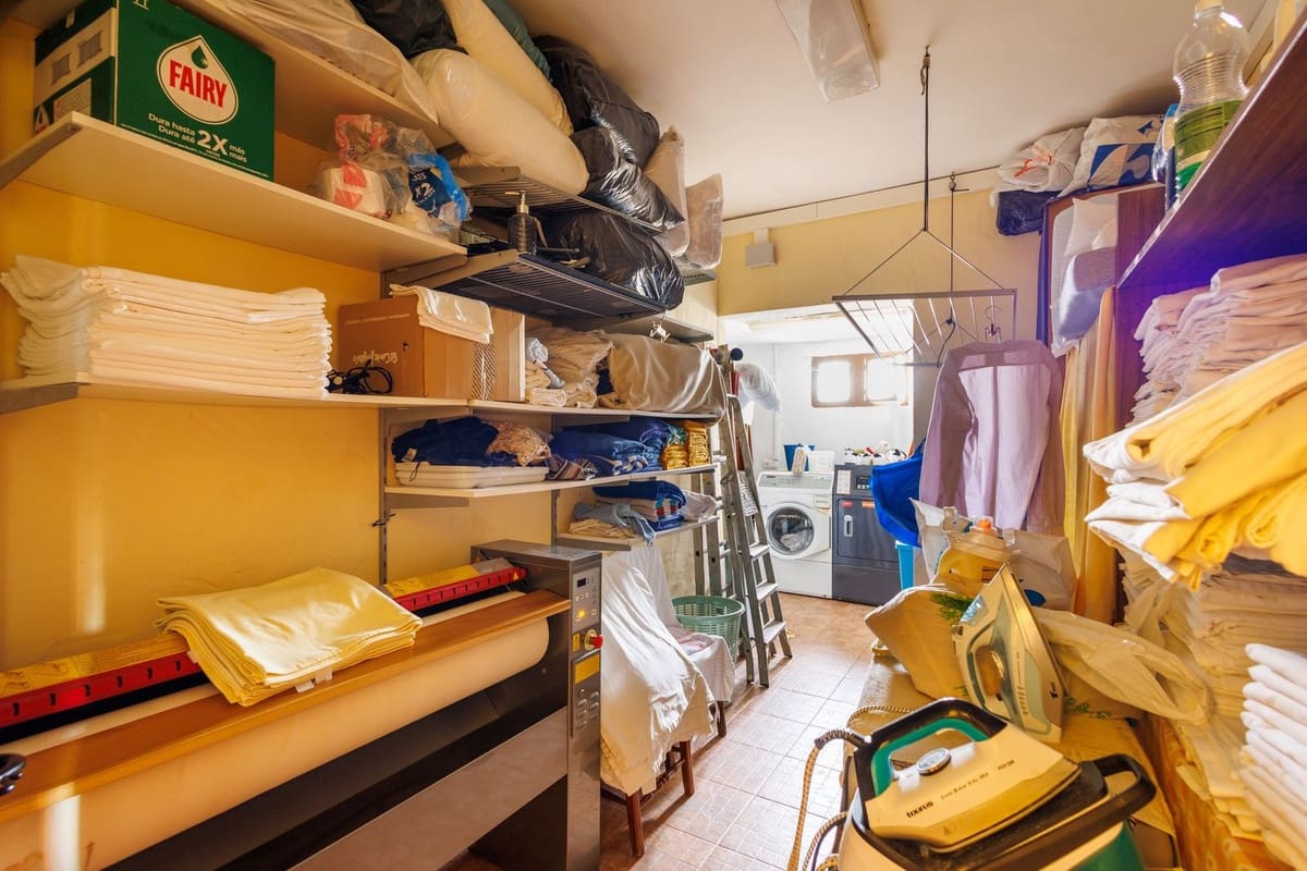 9 makuuhuone Hotelli myytävänä paikassa Villanueva de Tapia - 749 000 € (Ref: 9676278)