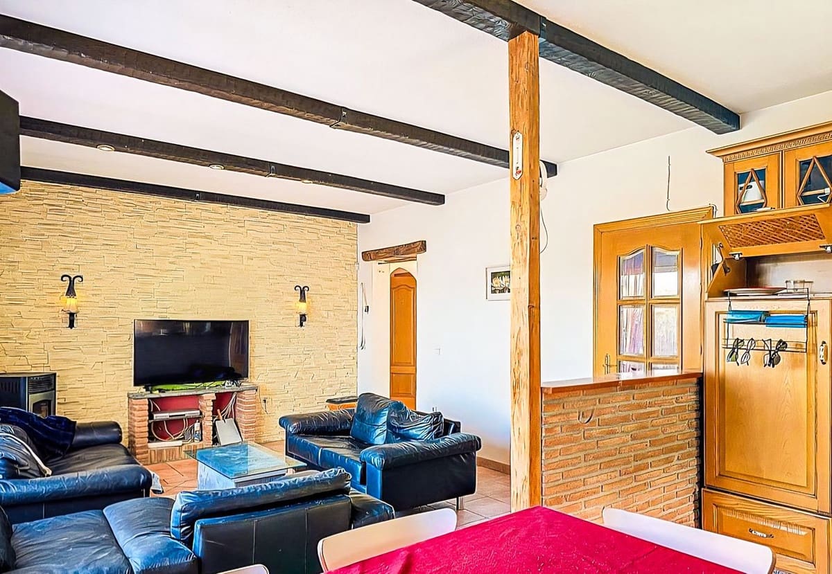 3 soverom Villa til salgs i Vinuela med svømmebasseng garasje - € 399 000 (Ref: 9700238)