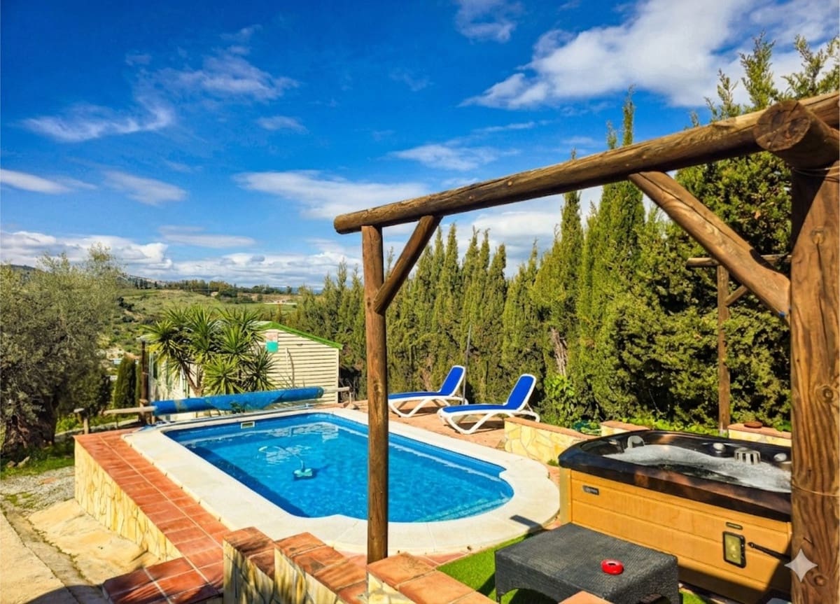 3 soverom Villa til salgs i Vinuela med svømmebasseng garasje - € 399 000 (Ref: 9700238)