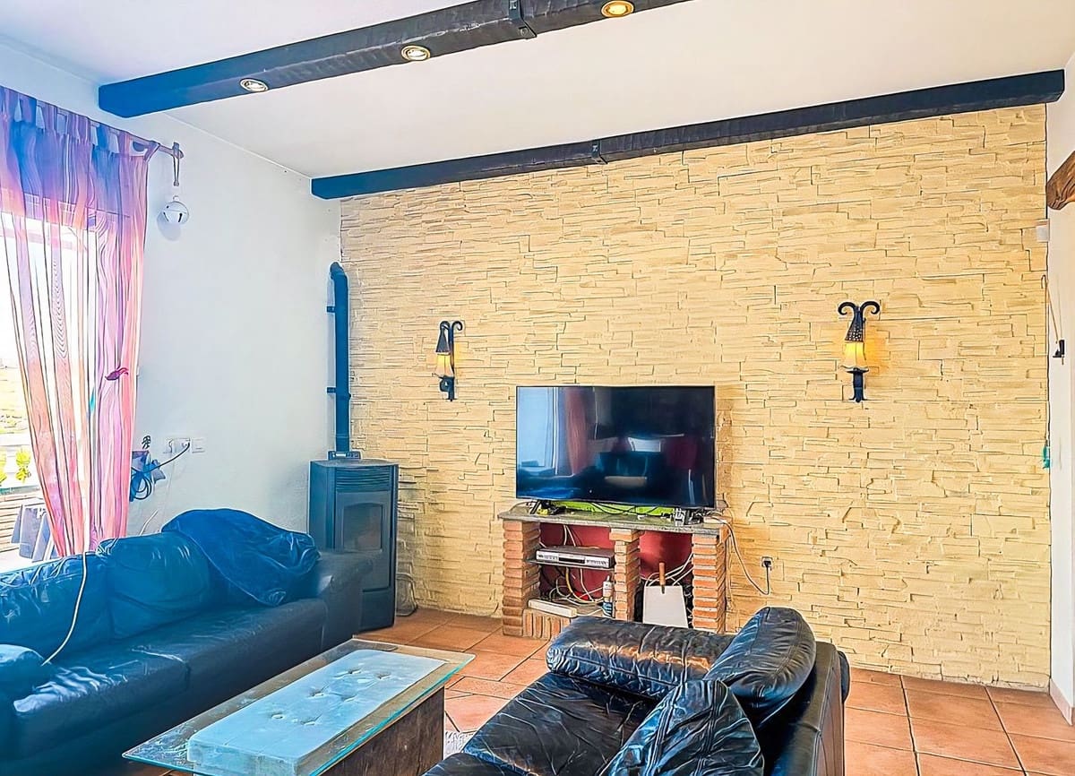 3 soverom Villa til salgs i Vinuela med svømmebasseng garasje - € 399 000 (Ref: 9700238)