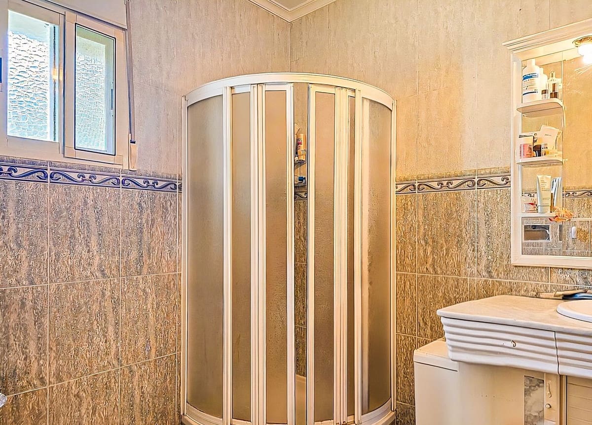 3 bedroom Villa for sale in Vinuela with pool garage - € 399,000 (Ref: 9700238)