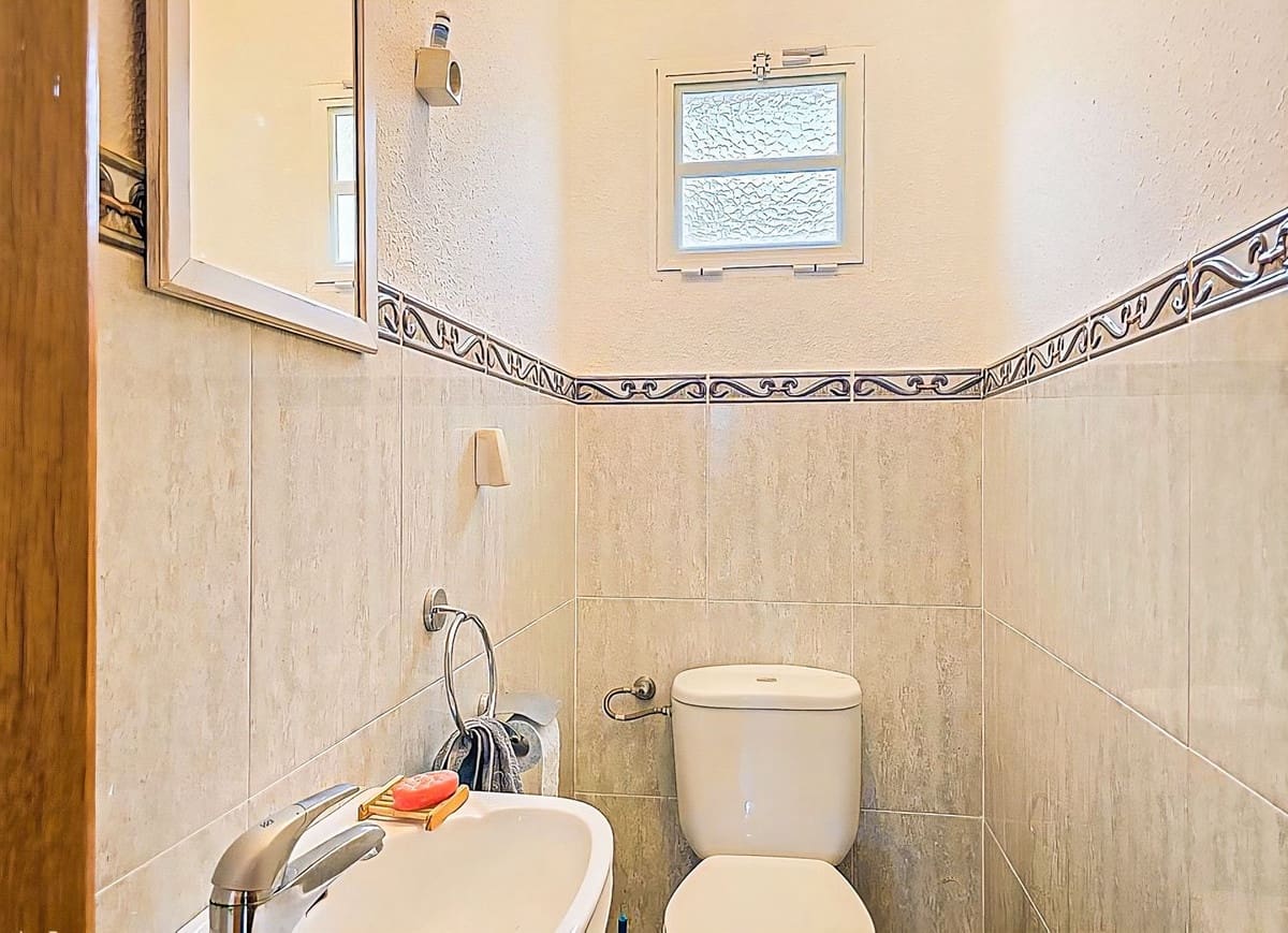 3 bedroom Villa for sale in Vinuela with pool garage - € 399,000 (Ref: 9700238)