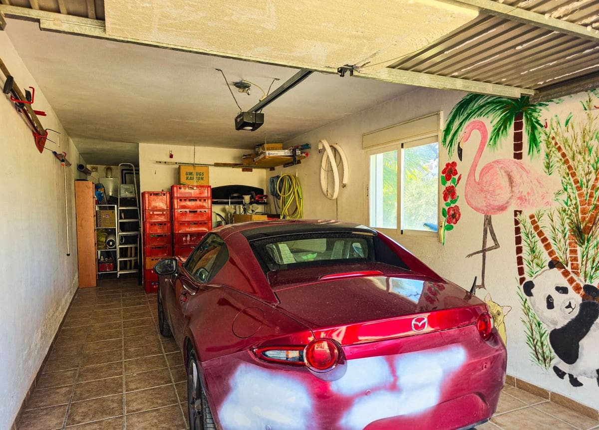 3 bedroom Villa for sale in Vinuela with pool garage - € 399,000 (Ref: 9700238)