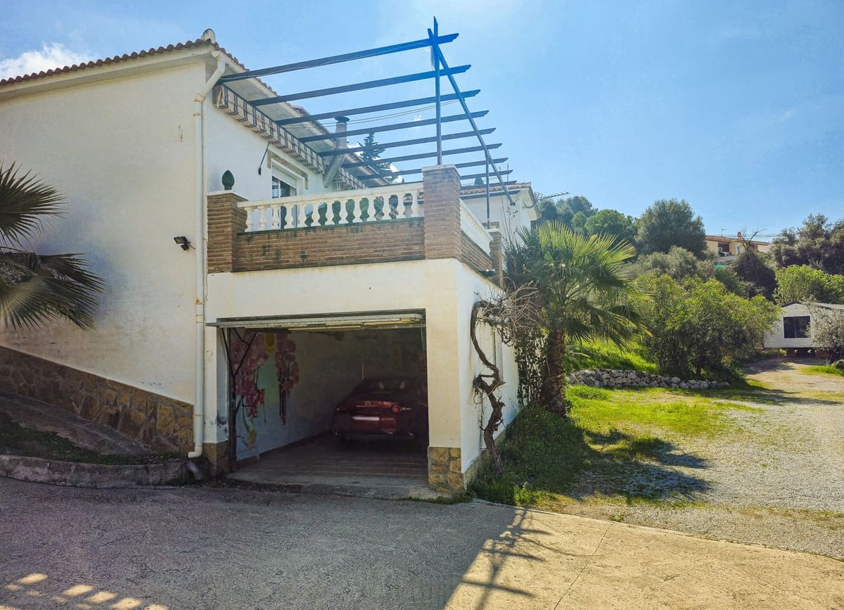 3 soverom Villa til salgs i Vinuela med svømmebasseng garasje - € 399 000 (Ref: 9700238)
