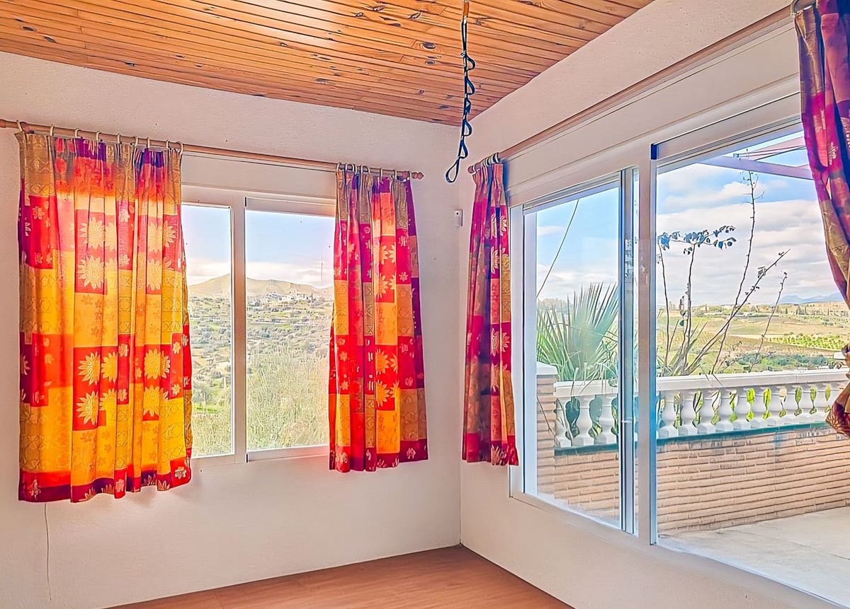 3 soverom Villa til salgs i Vinuela med svømmebasseng garasje - € 399 000 (Ref: 9700238)