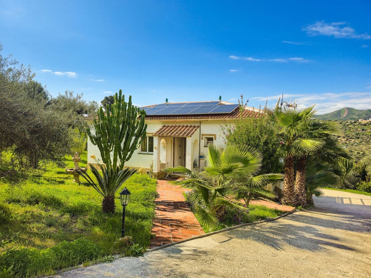 3 soverom Villa til salgs i Vinuela med svømmebasseng garasje - € 399 000 (Ref: 9700238)