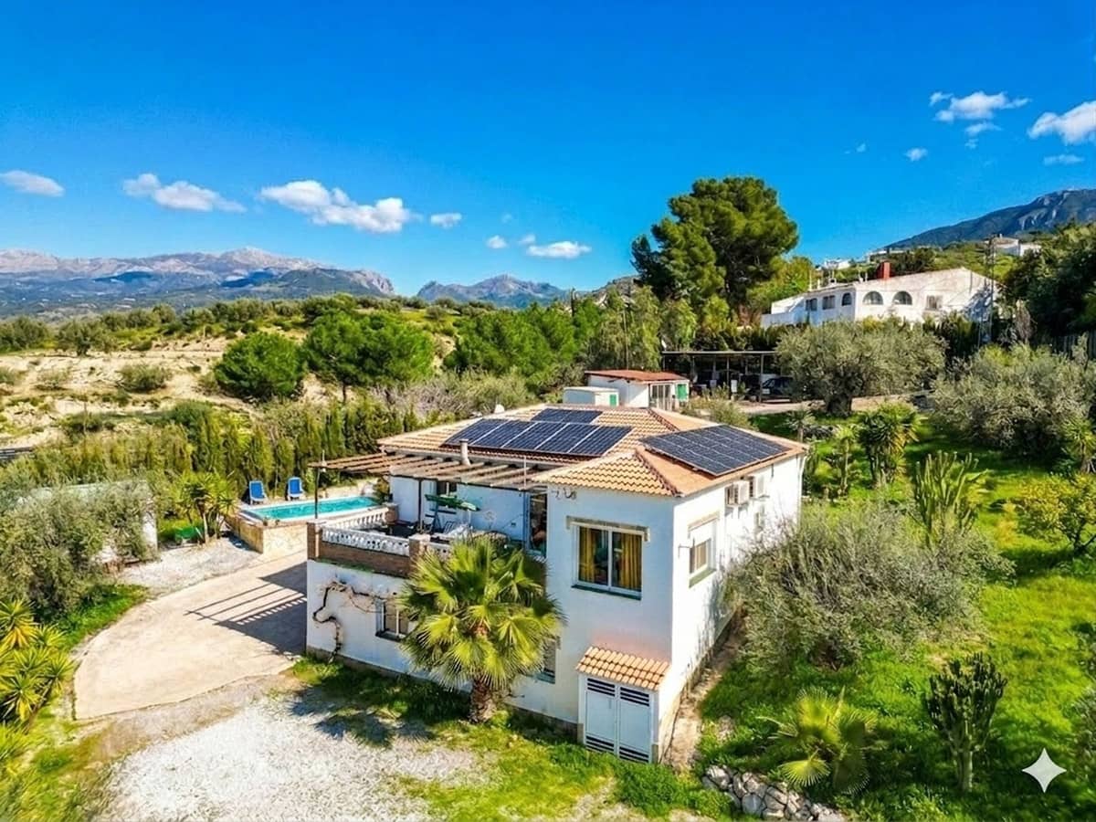 3 soverom Villa til salgs i Vinuela med svømmebasseng garasje - € 399 000 (Ref: 9700238)