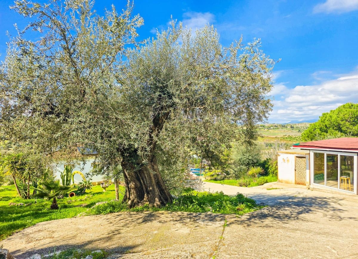 3 soverom Villa til salgs i Vinuela med svømmebasseng garasje - € 399 000 (Ref: 9700238)