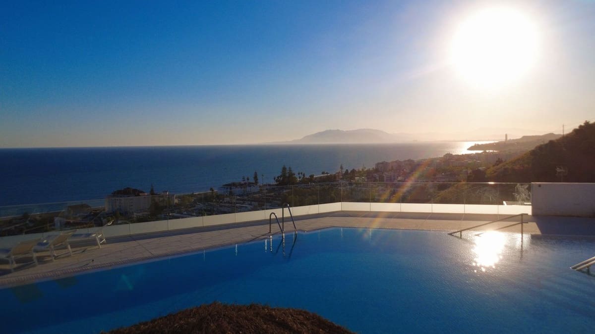 3 chambre Appartement à vendre à Rincon de la Victoria avec piscine garage - 649 000 € (Ref: 9714181)