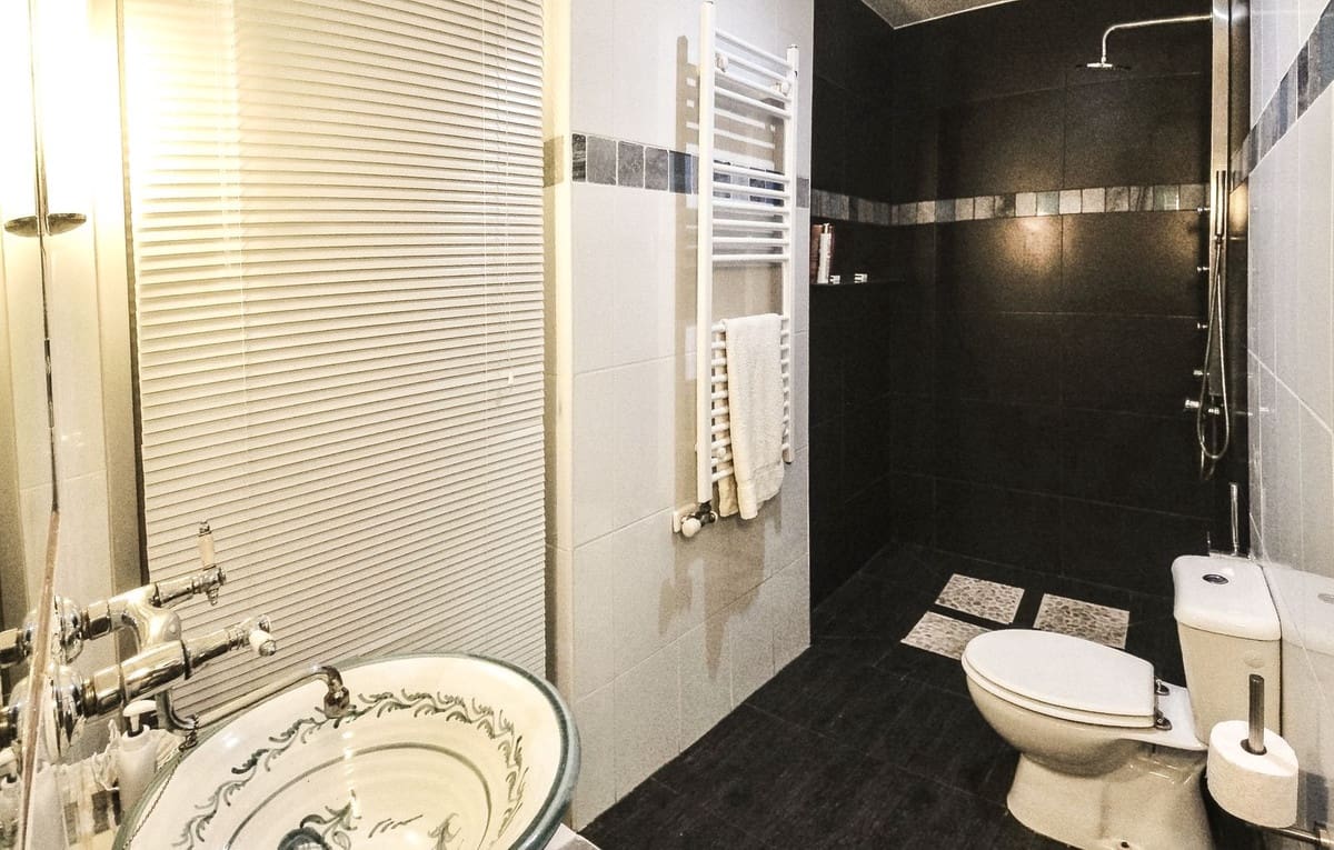 9 bedroom Villa for sale in Melegis with pool garage - € 1,150,000 (Ref: 9719363)