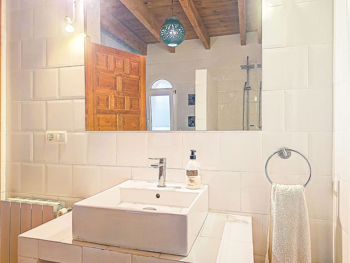 9 bedroom Villa for sale in Melegis with pool garage - € 1,150,000 (Ref: 9719363)