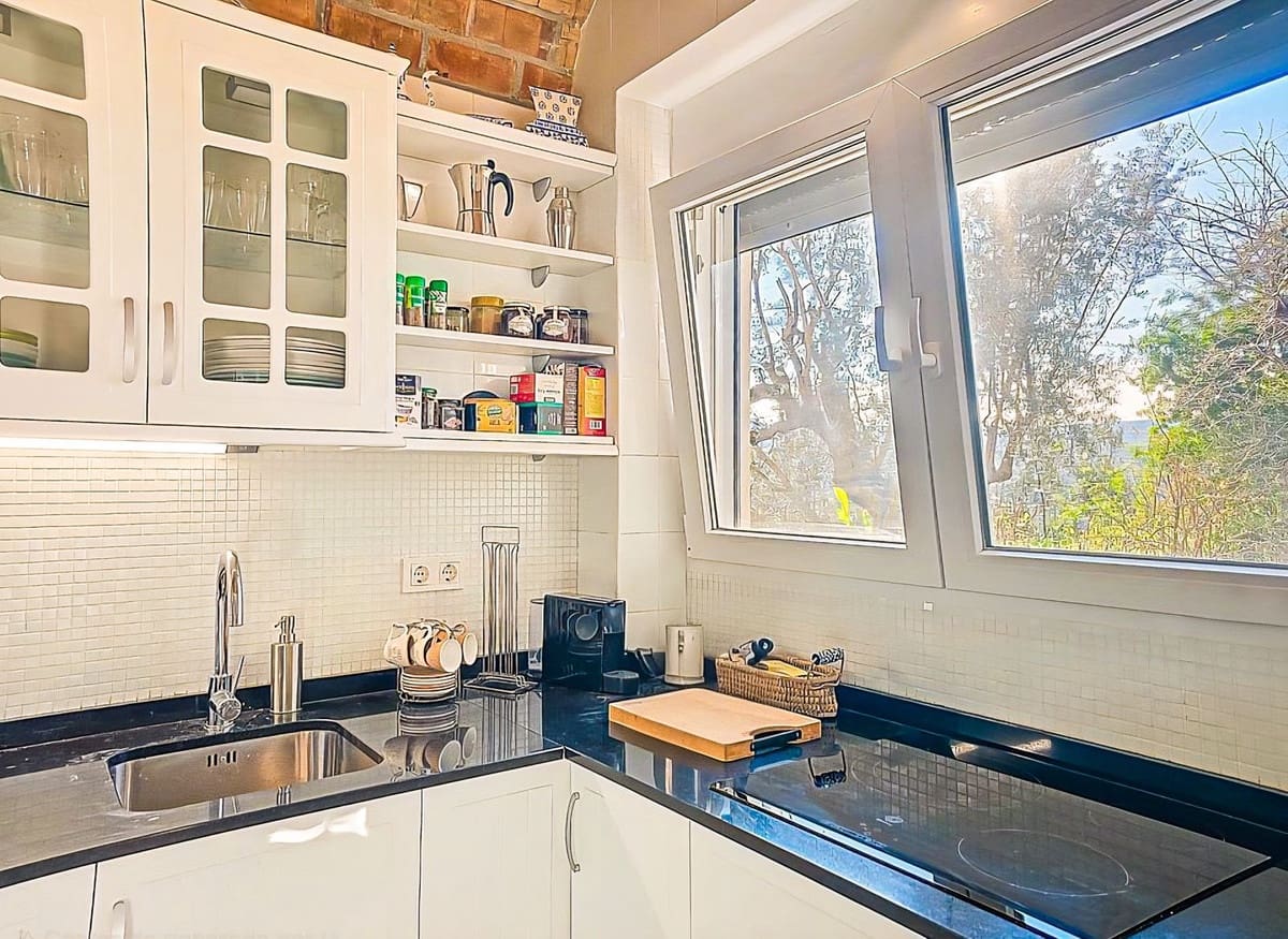 9 bedroom Villa for sale in Melegis with pool garage - € 1,150,000 (Ref: 9719363)