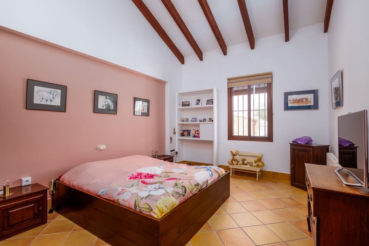 6 soveværelse Finca/Landehus til salg i Moron de la Frontera med swimmingpool garage - € 695.000 (Ref: 9720713)