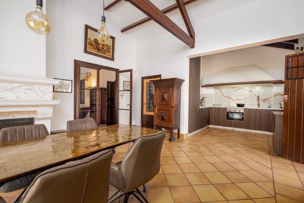 6 soveværelse Finca/Landehus til salg i Moron de la Frontera med swimmingpool garage - € 695.000 (Ref: 9720713)