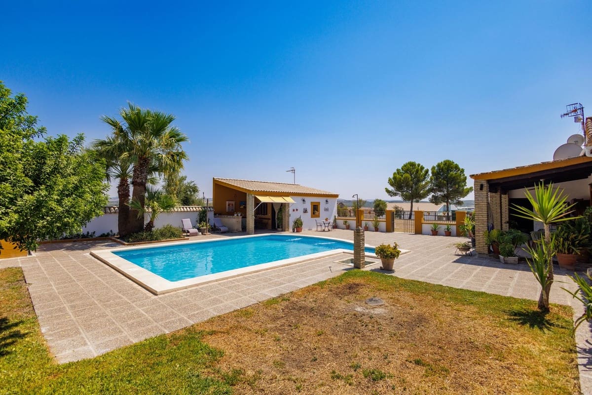 6 soveværelse Finca/Landehus til salg i Moron de la Frontera med swimmingpool garage - € 695.000 (Ref: 9720713)