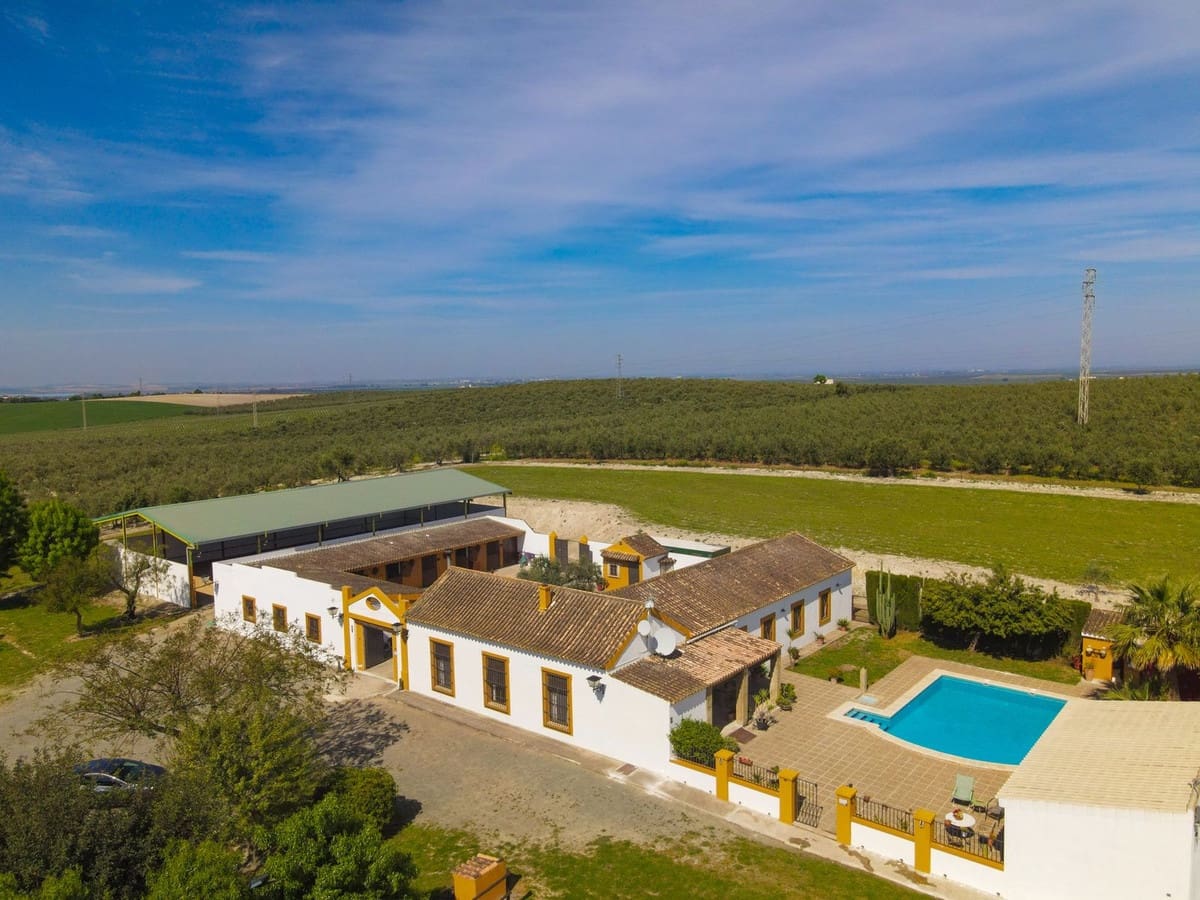 6 soveværelse Finca/Landehus til salg i Moron de la Frontera med swimmingpool garage - € 695.000 (Ref: 9720713)