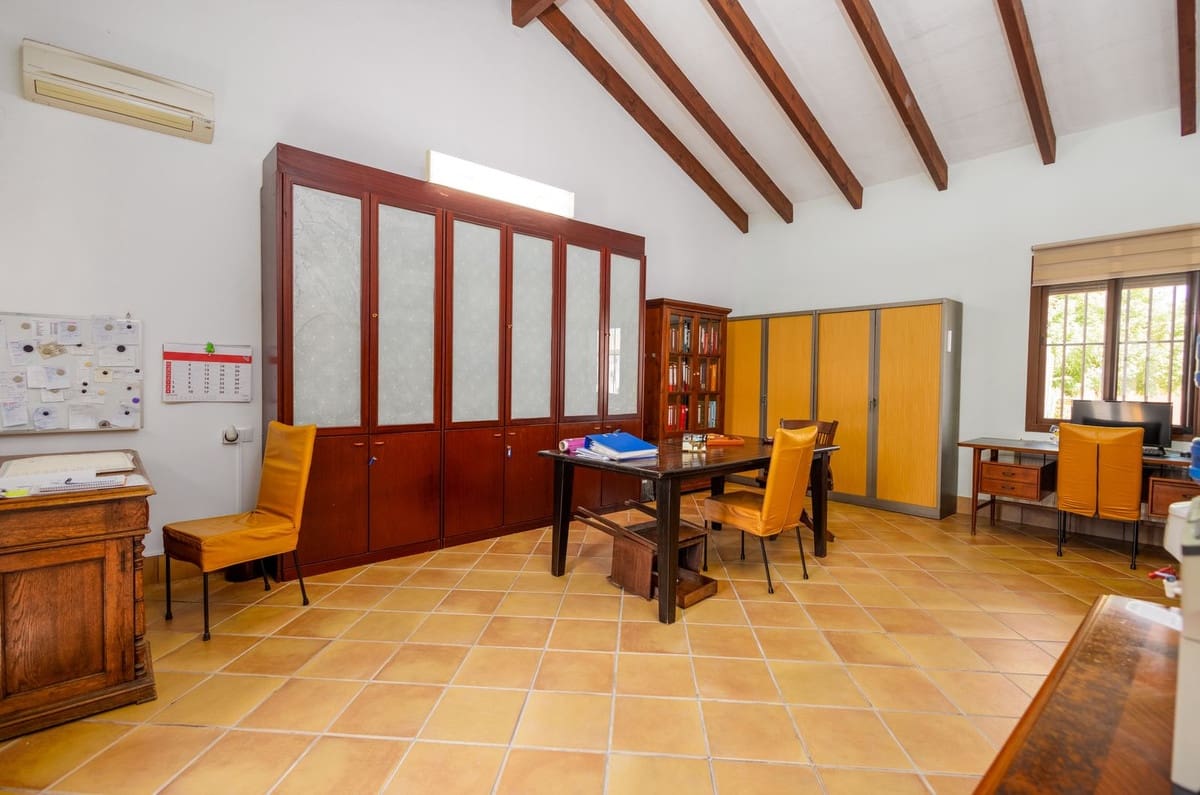 6 soverom Finca/Herregård til salgs i Moron de la Frontera med svømmebasseng garasje - € 699 000 (Ref: 9720713)