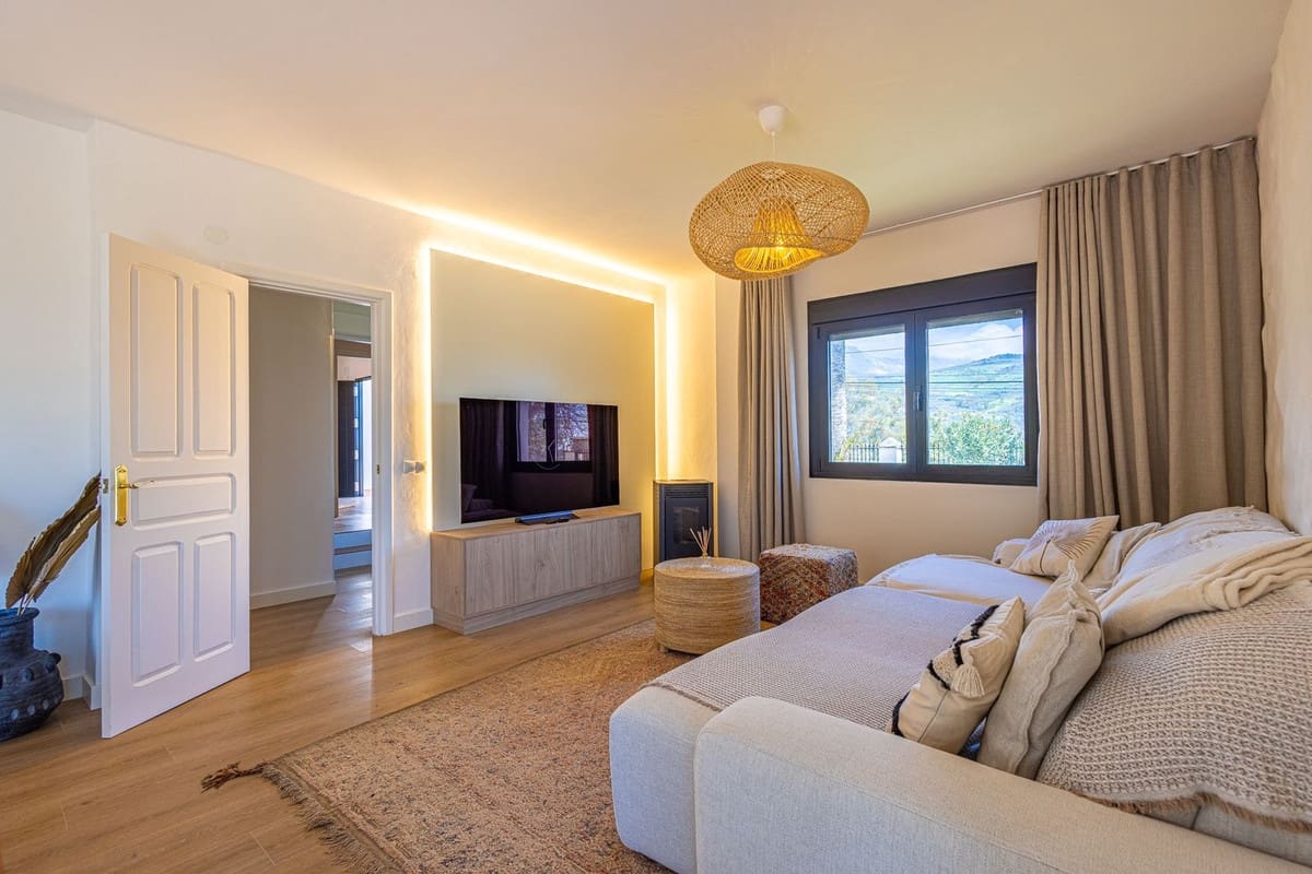 7 bedroom Finca/Country House for sale in Periana with pool garage - € 749,000 (Ref: 9723832)