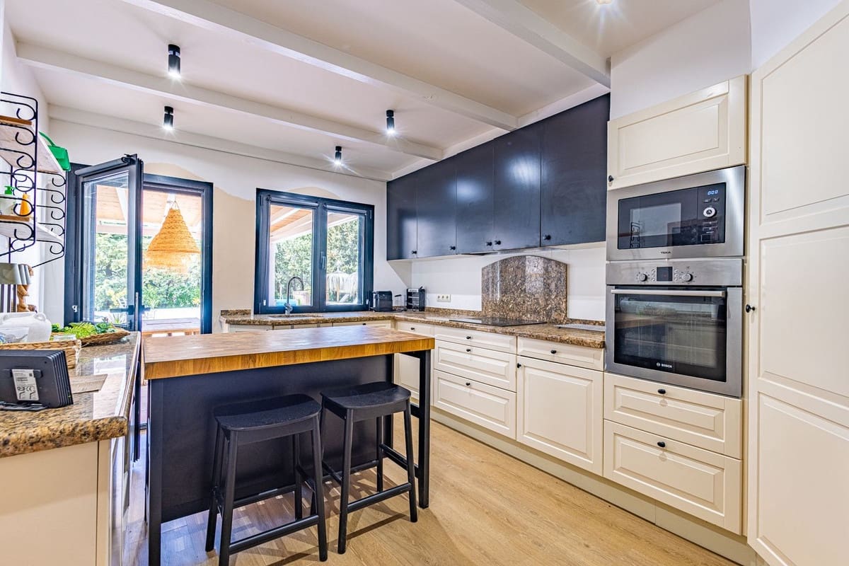 7 bedroom Finca/Country House for sale in Periana with pool garage - € 749,000 (Ref: 9723832)