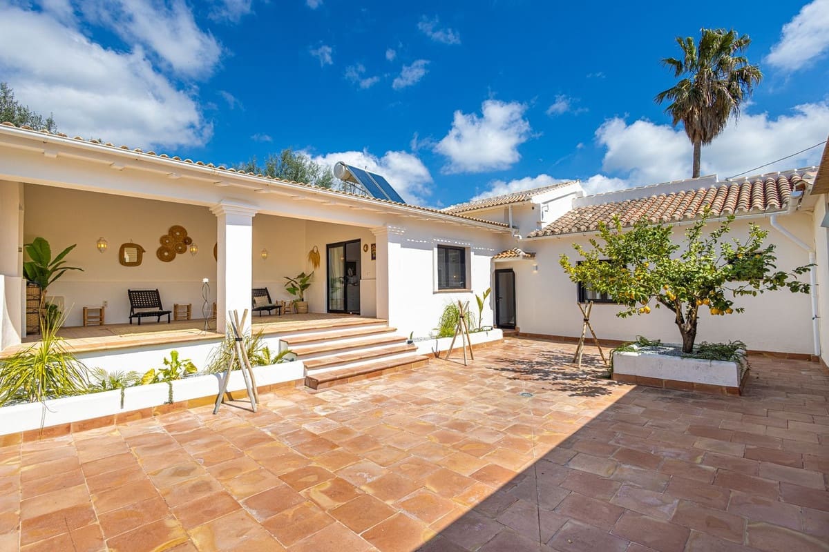 7 bedroom Finca/Country House for sale in Periana with pool garage - € 749,000 (Ref: 9723832)