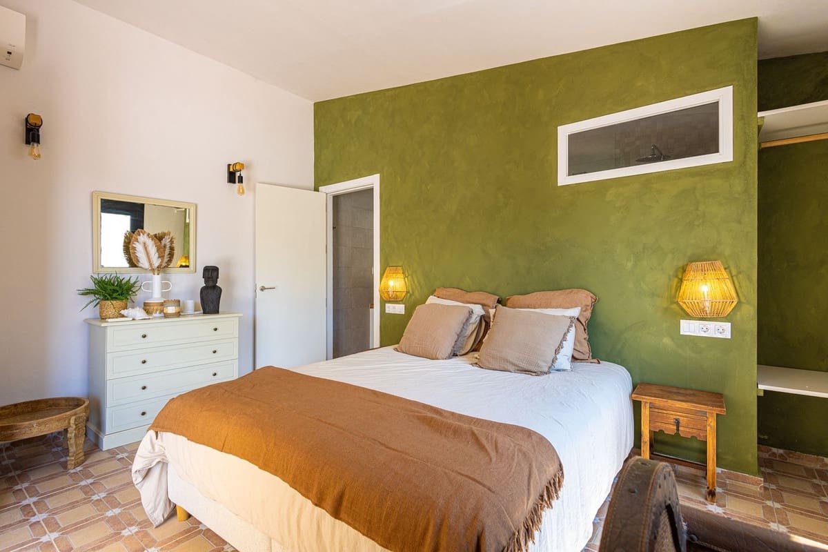 7 bedroom Finca/Country House for sale in Periana with pool garage - € 749,000 (Ref: 9723832)