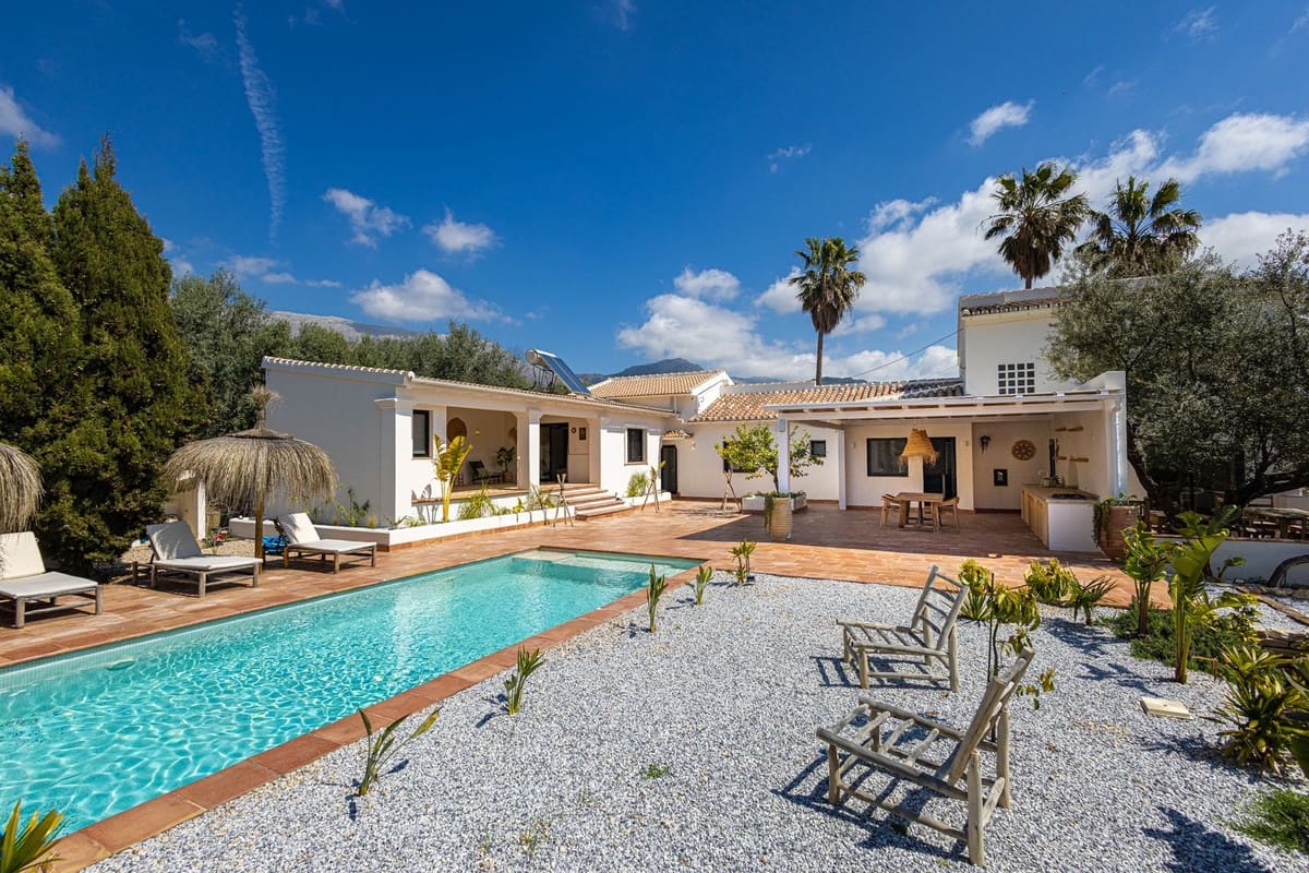 7 bedroom Finca/Country House for sale in Periana with pool garage - € 749,000 (Ref: 9723832)